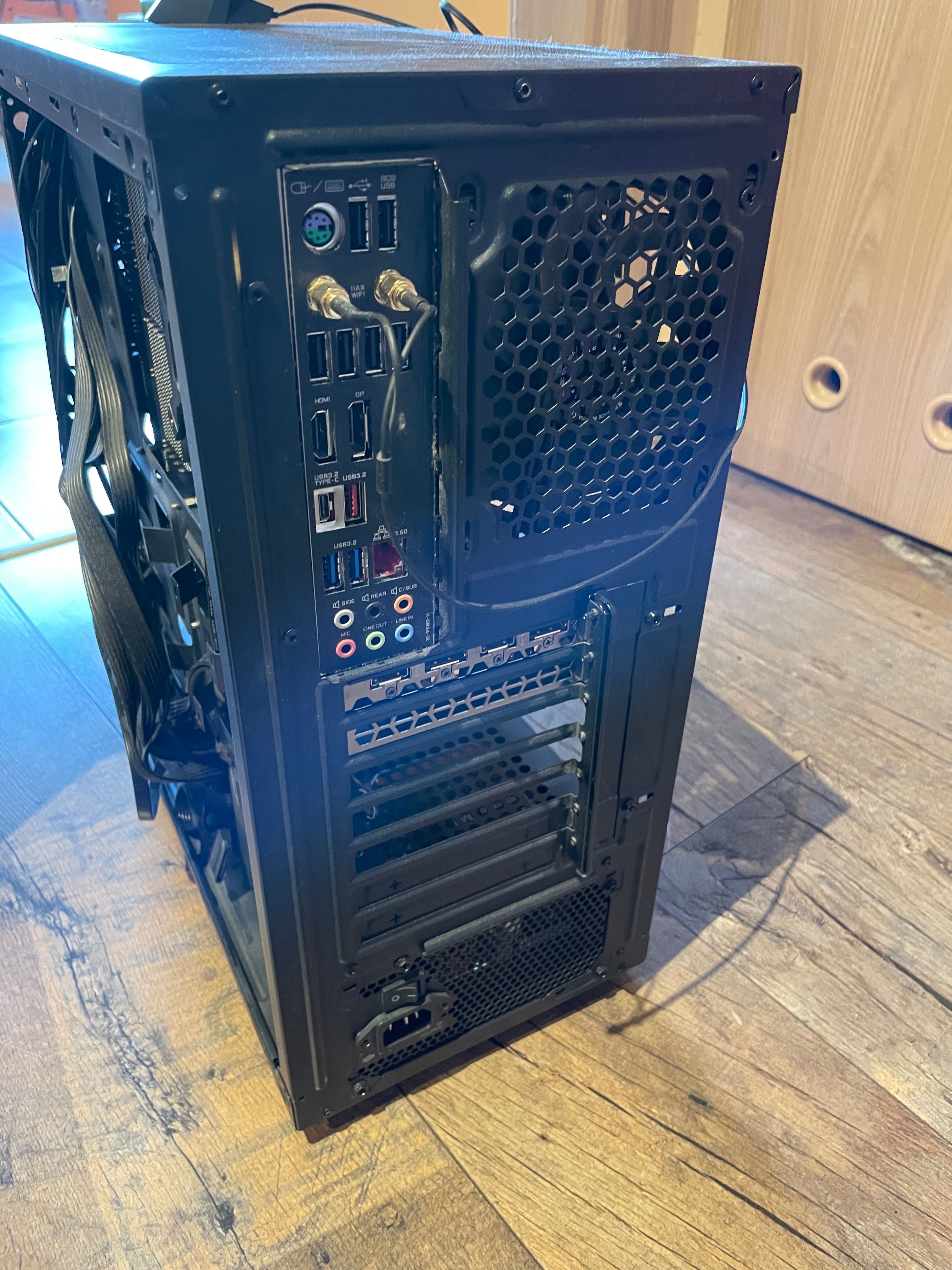 Komputer stacjonarny i7-11700K 2 monitory, myszka i klawiatura