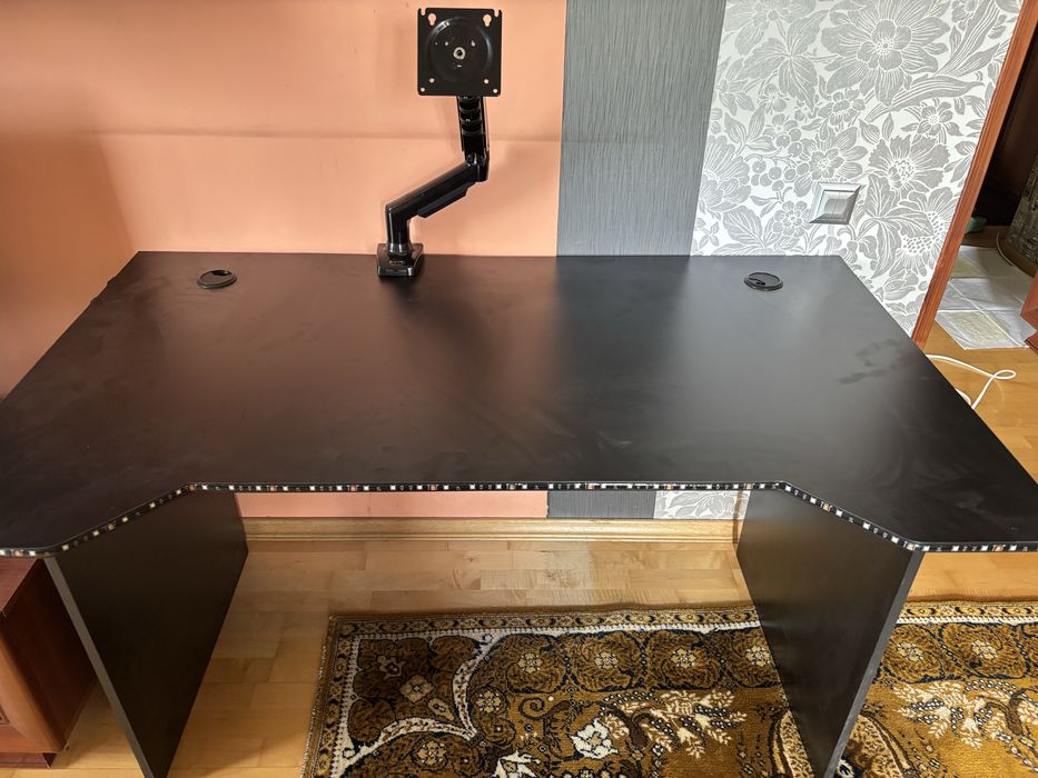 Ігровий, компьютерний - офісний стіл 138х80 см (без кранштейну)