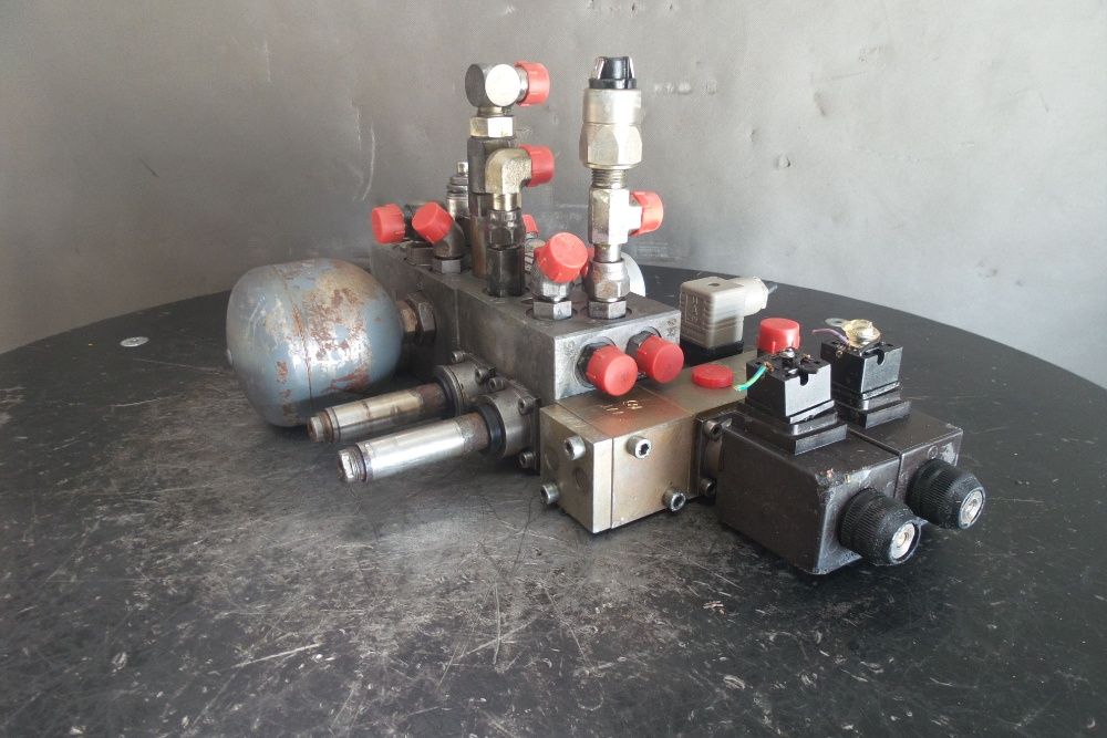 Rozdzielacze zawory hydraulika do koparek Caterpillar