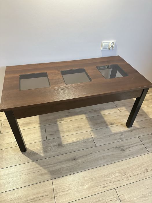 Ława pokojowa z przeszkleniami