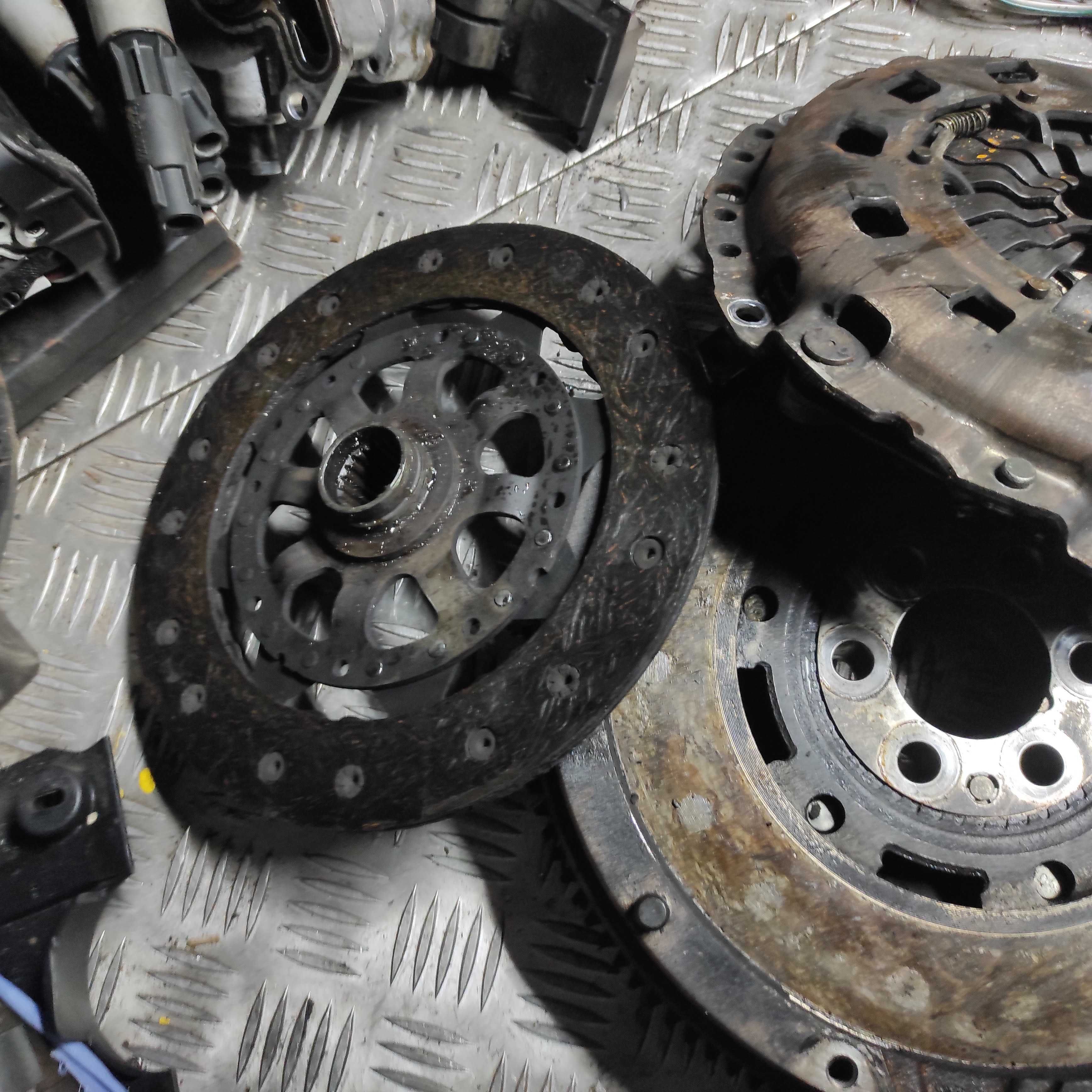 Sprzęgło Docisk Tracz Kolo dwumasowe BMW E 46 1,8 2,0 I Komplet
