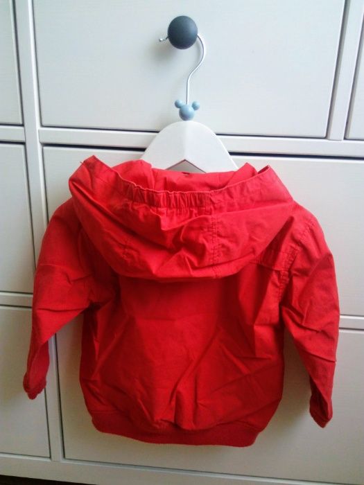 Corta-vento / gabardine / Casaco impermeável p/menino - 18-24m / 2a