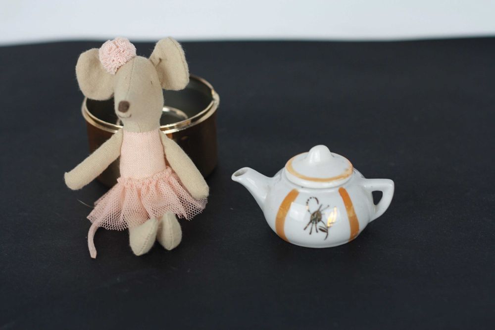 Mini porcelanowy dzbanek do herbaty dla lalek