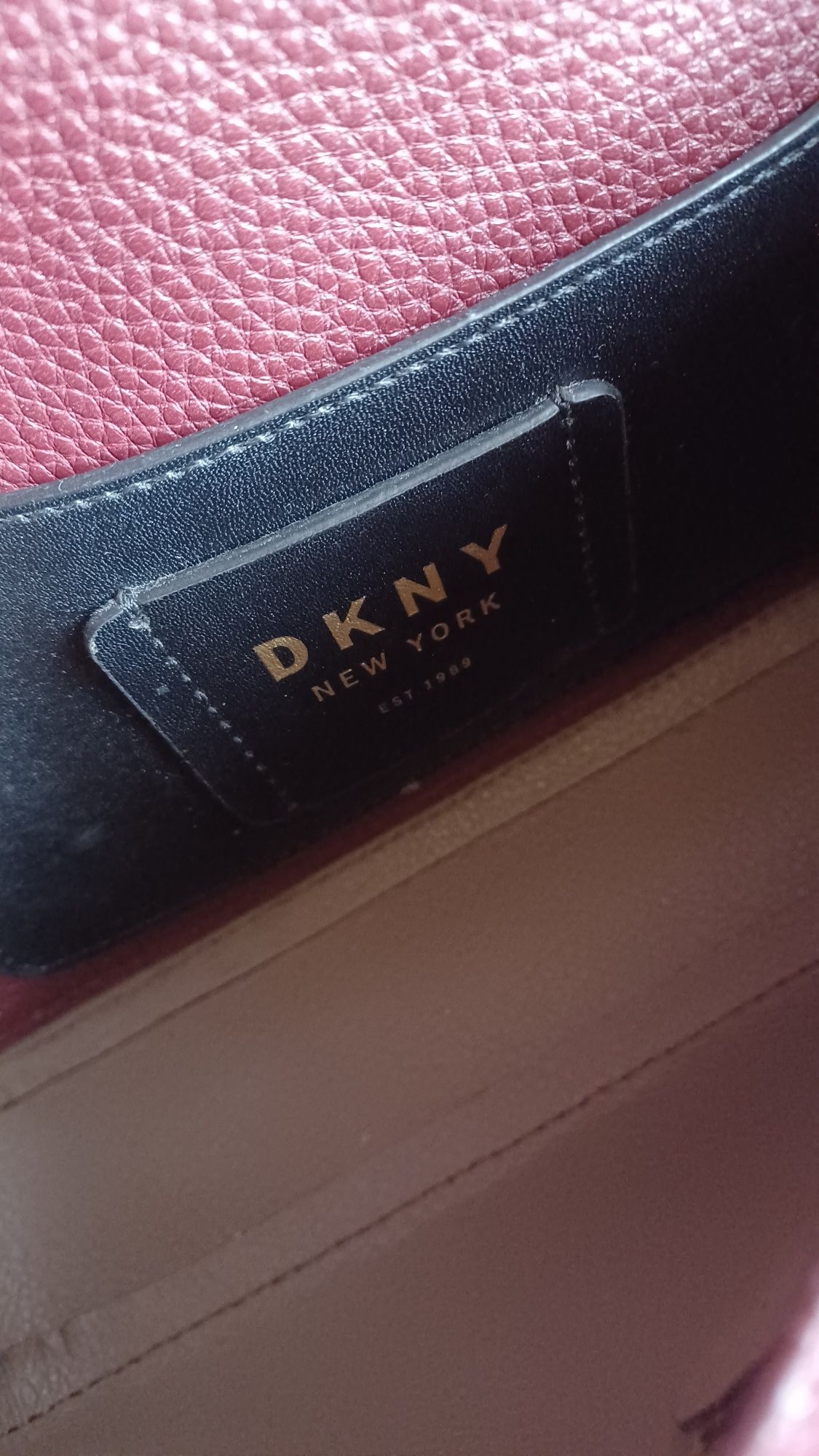 Listonoszka DKNY skórzana