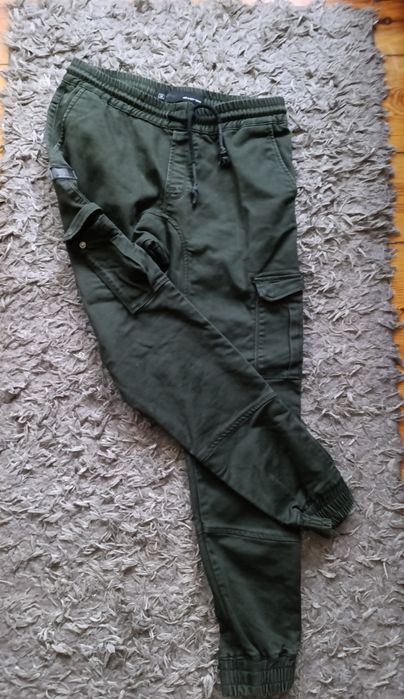 Męskie spodnie bojówki