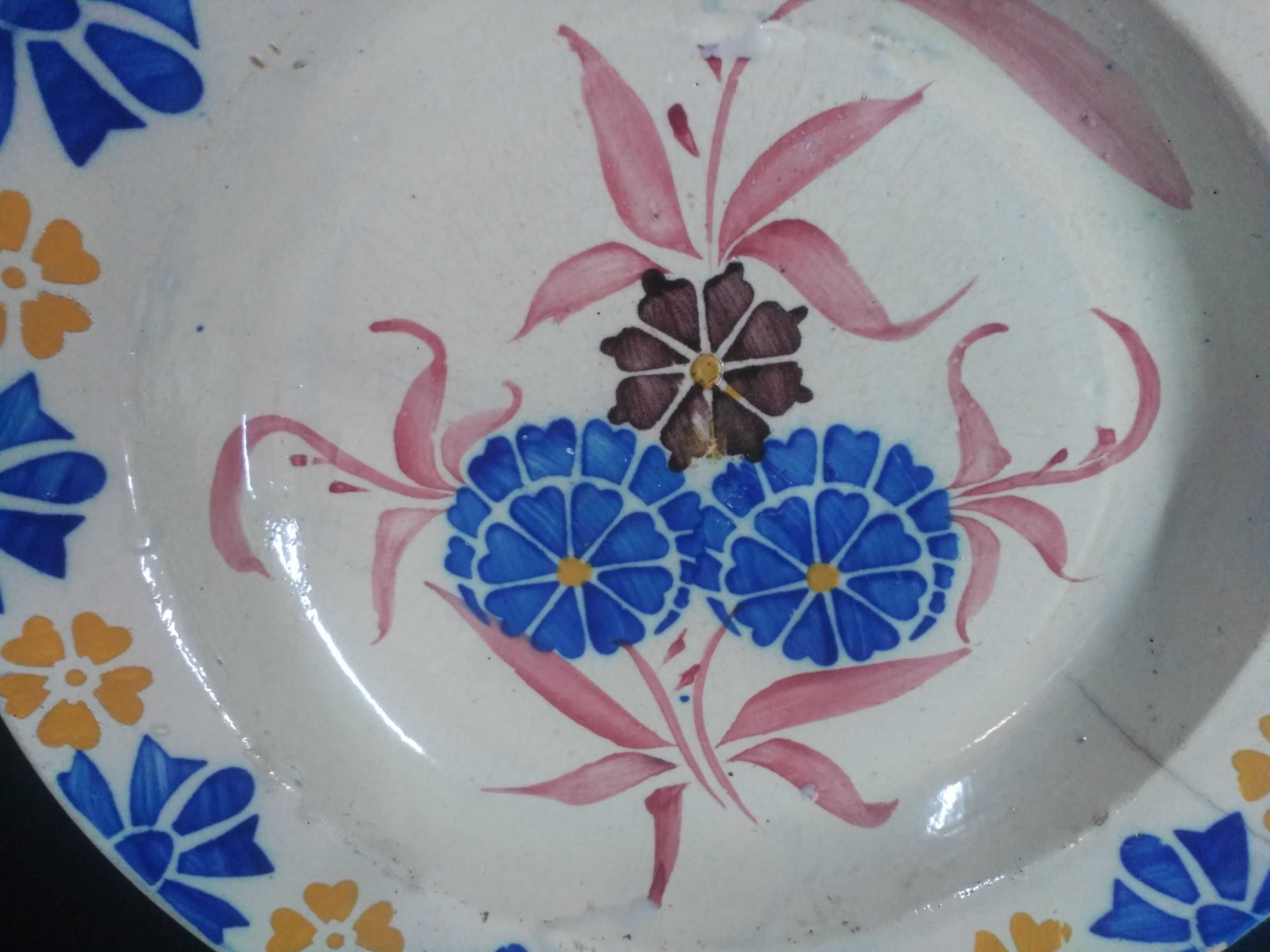 Faiança - Grande prato em faiança pintado à mão