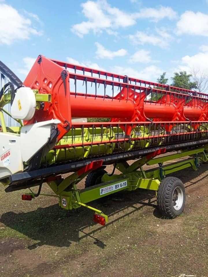 Зернозбиральний комбайн Claas Lexion 6800 з трьома жатками