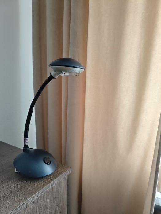 Lampka biurkowa.