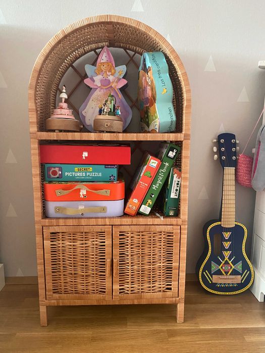 Szafka wiklinowa z drzwiczkami, wiklinowy mebel, regał, półka łuk kosz