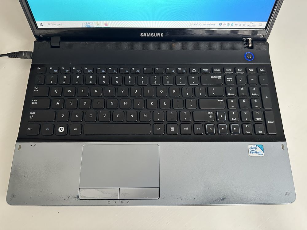 Laptop Samsung NP300E5A 2x2,1GHz 500GB Windows 10