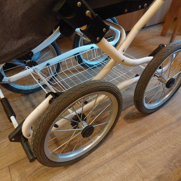 Wózek niemowlęcy retro