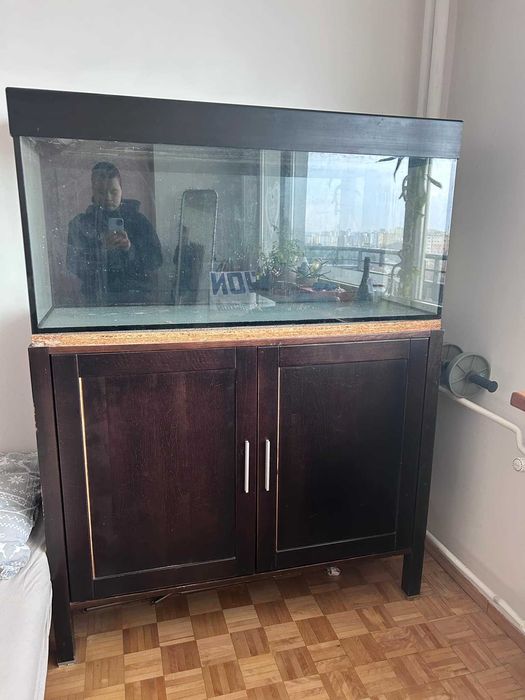 Sprzedam akwarium 240 litrów   z kompletnym wyposażeniem.