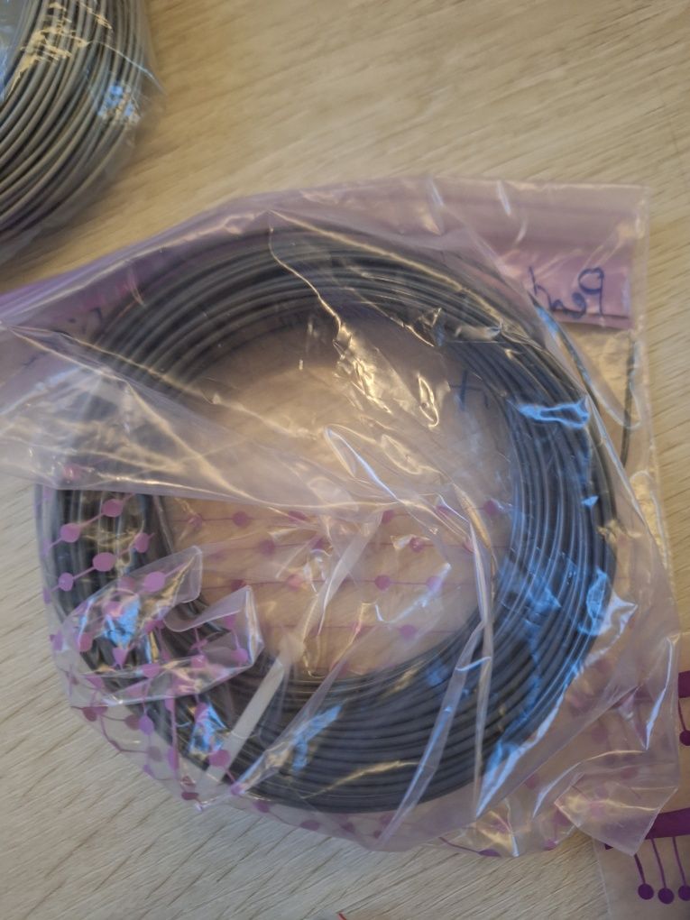 Próbki i resztki filamentu do drukarki 3D