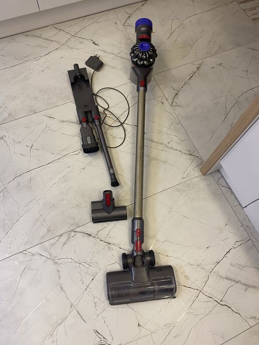 Dyson v8 absolut zestaw