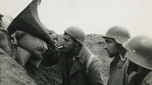 Militaria, Capacete usado na Guerra Civil de Espanha.