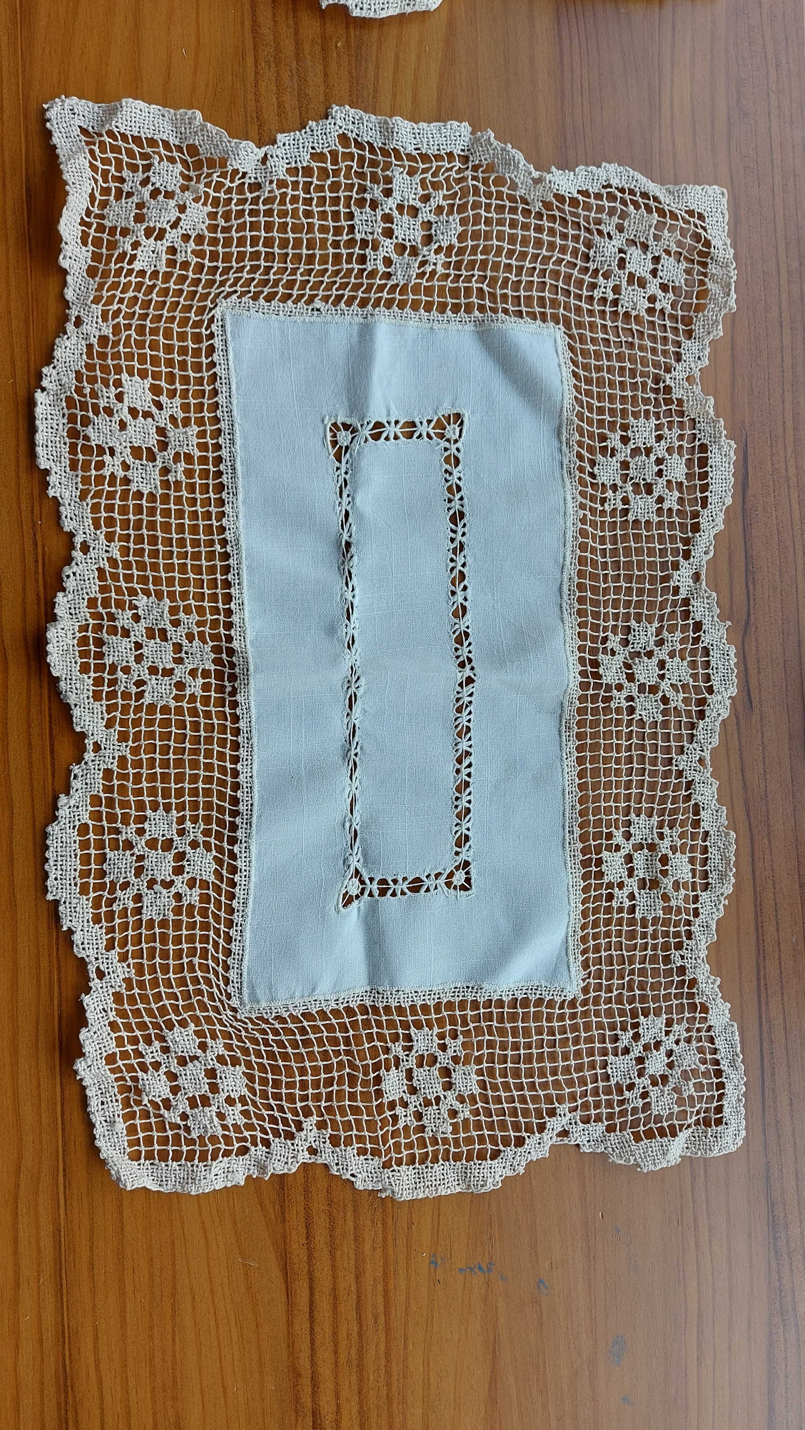 Rendas de vários tipos.