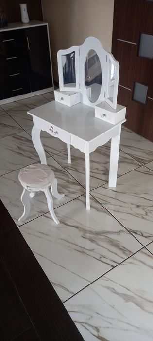 Toaletka dla dziewczynki