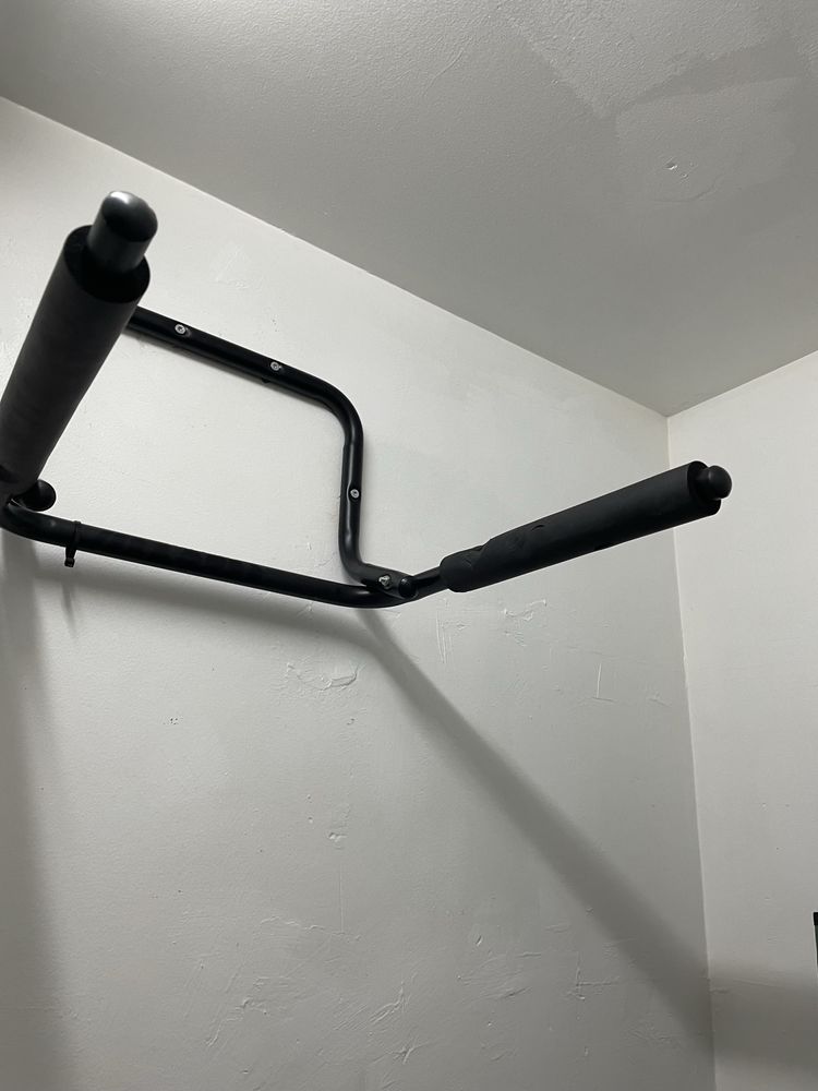 Suporte de parede para duas bicicletas