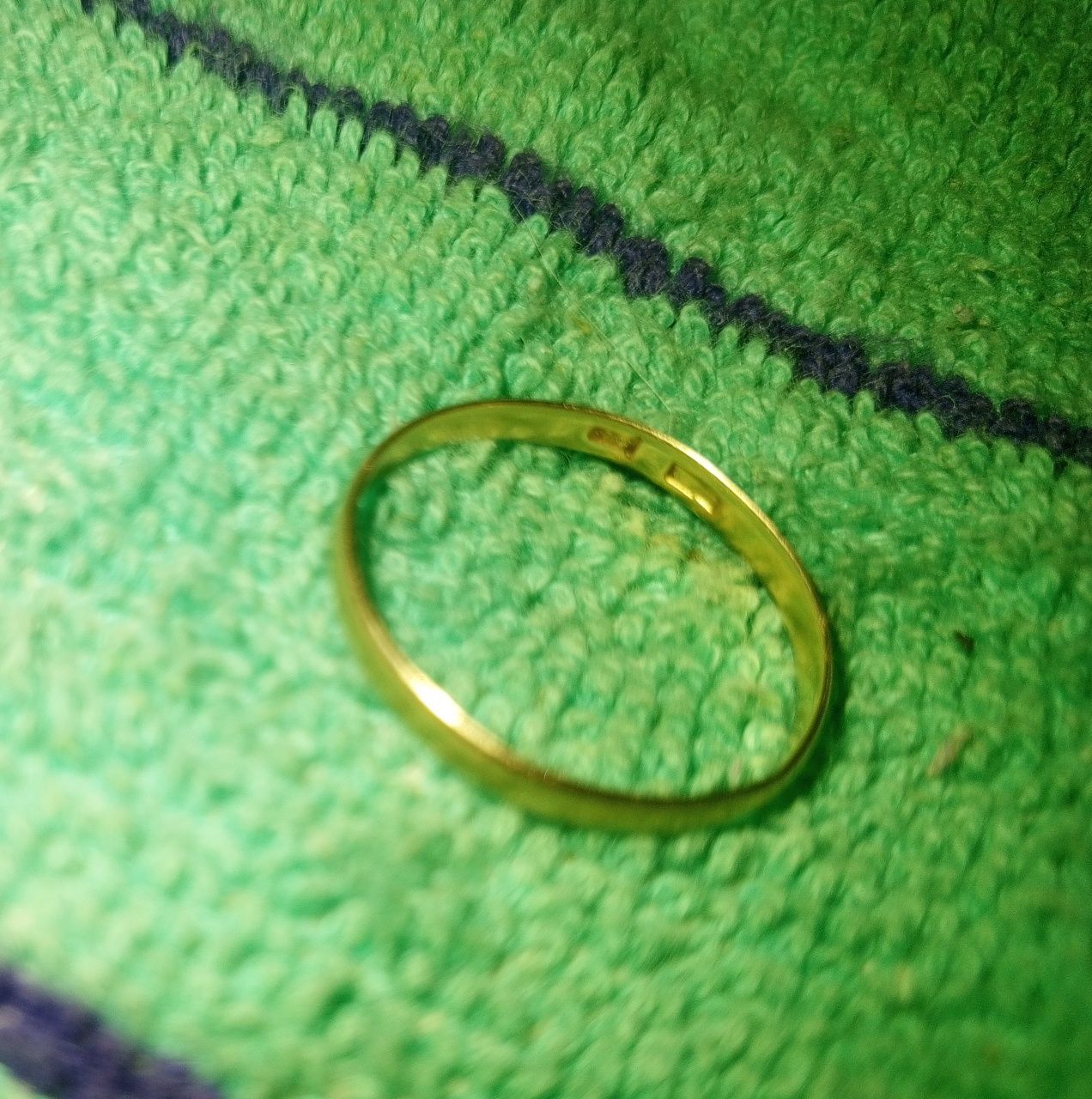 Женское обручальное кольцо