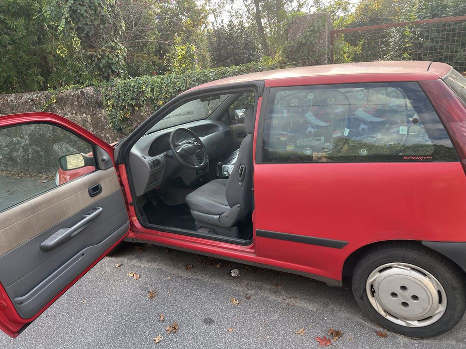 Vendo este fiat, com motor avariado