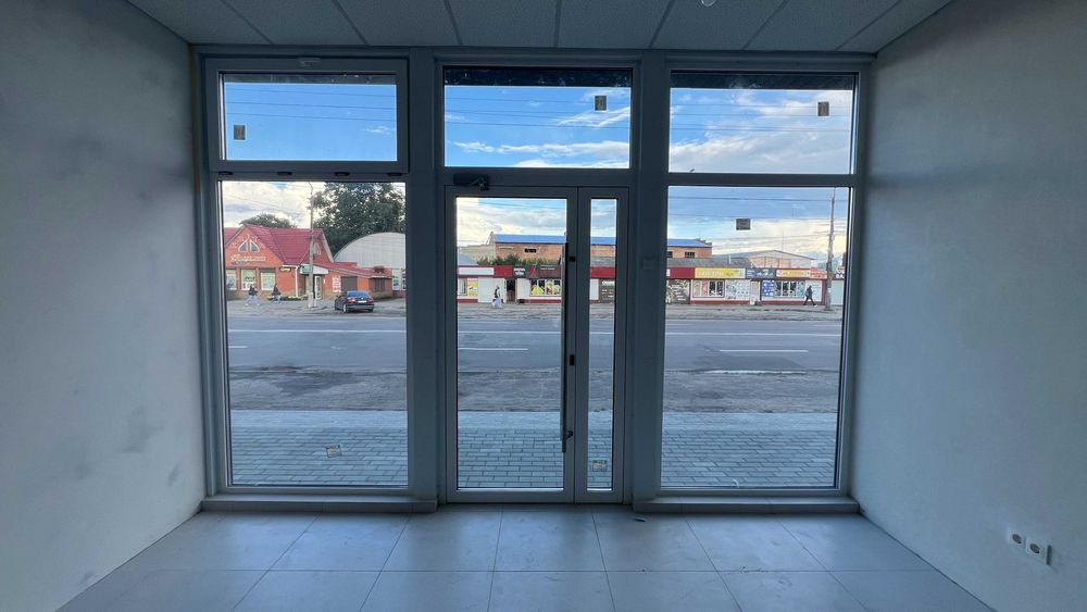 Оренда ФАСАДНОГО комерційного приміщення 54,1 м.кв. в ЦЕНТРІ м. САРНИ