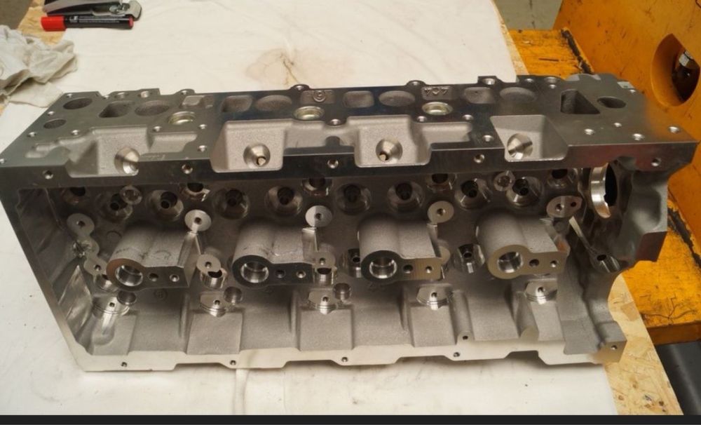 Головка блоку Мерседес Mrecedes Benz  2.2 cdi з клапанами