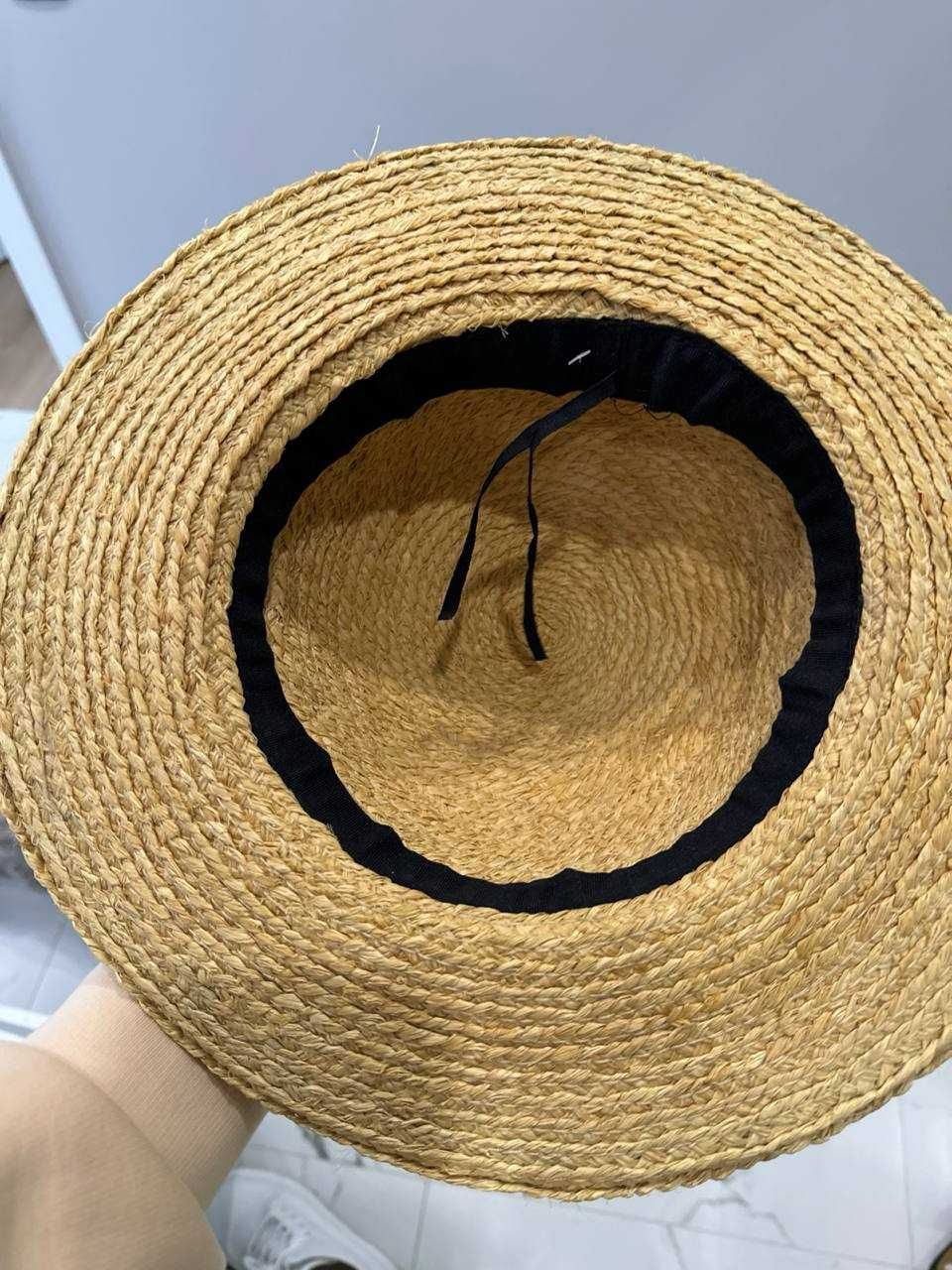 Соломенная шляпа с ленточкой
