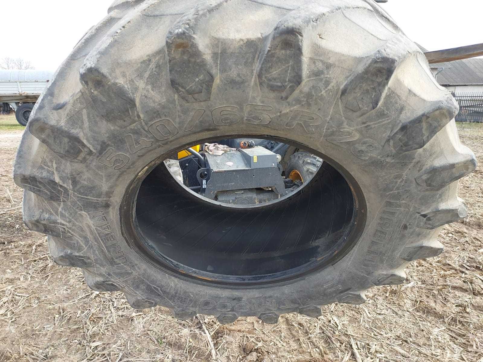 Opona  Pirelli  Trelleborg 540/65/28 nie 540/65R28 30% bez uszkodzeń