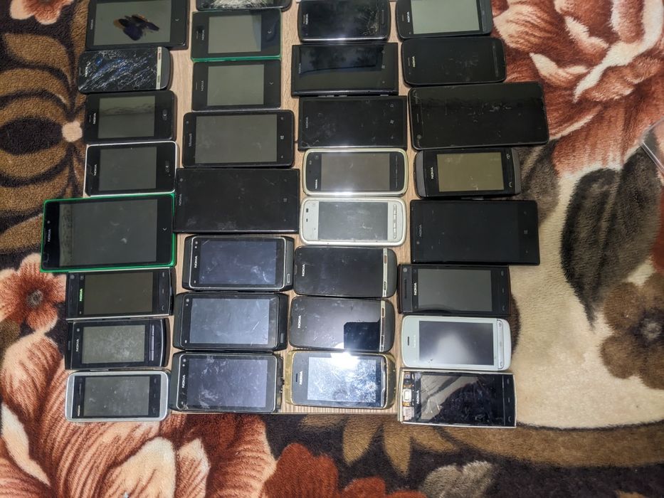 Продам лот телефонів нокіа 3310 3110  200 225 300 в колекцію