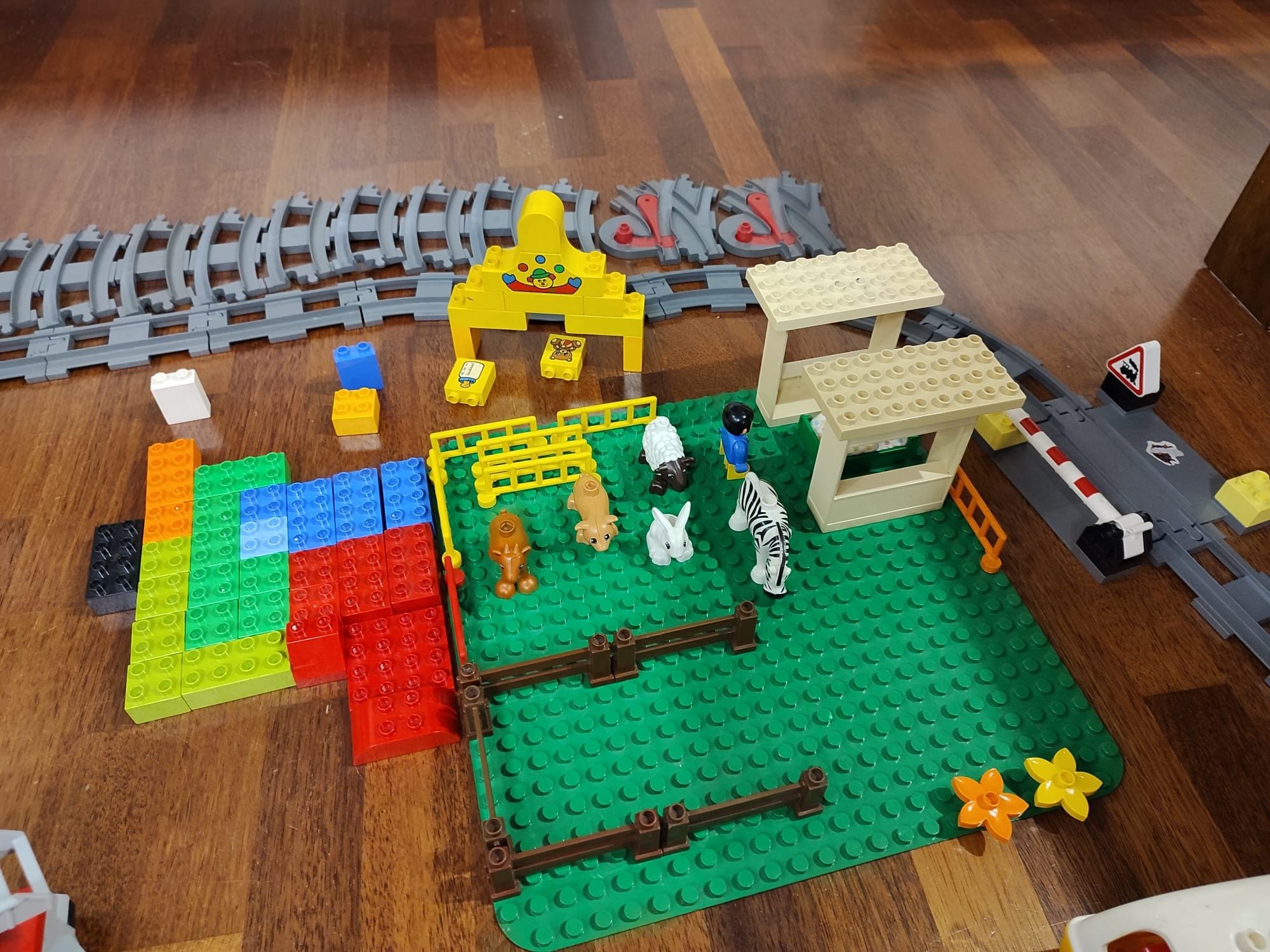 LEGO Duplo pociąg, tory, straż, płyta, samolot, zoo