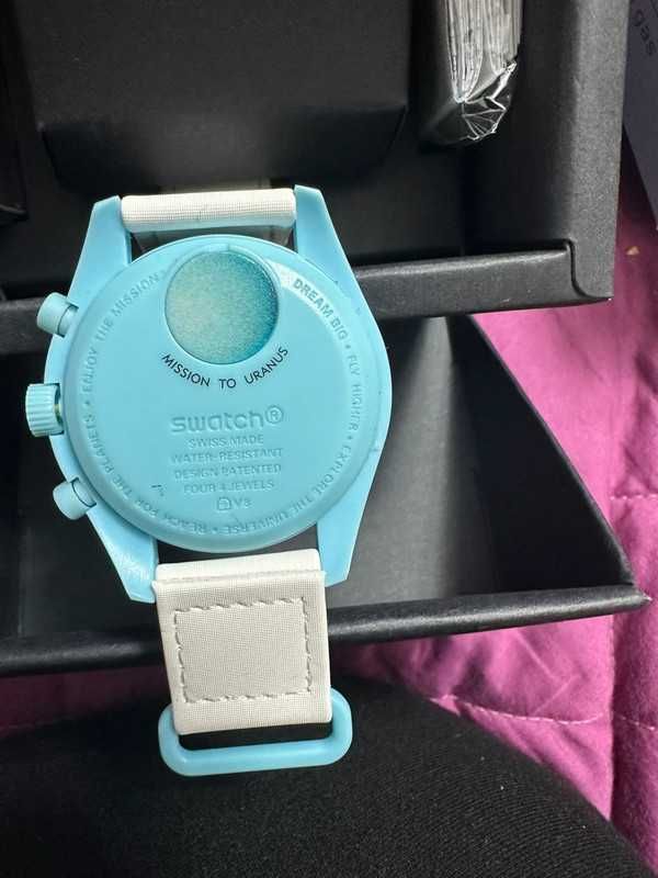 Omega x Swatch Moonswatch - SO33L100 - Mission To Uranus