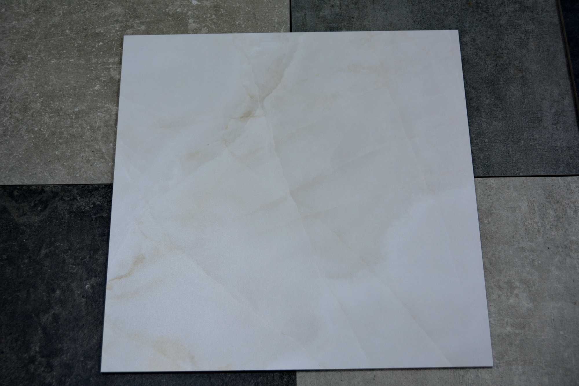 Керамічна плитка глянець та матове покриття зі складу