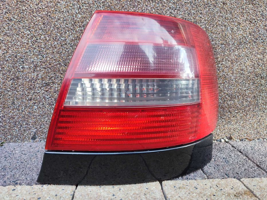Lampa Tylna Prawa Lewa Audi A4 B5 Sedan Lift