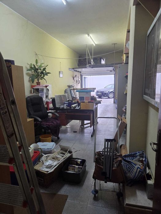 Garagem Setubal 40 m2 - R. cidade de Leiria  - inclui WC e mezanine.