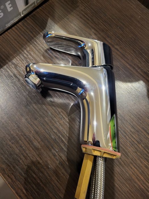 Продам смеситель на раковину