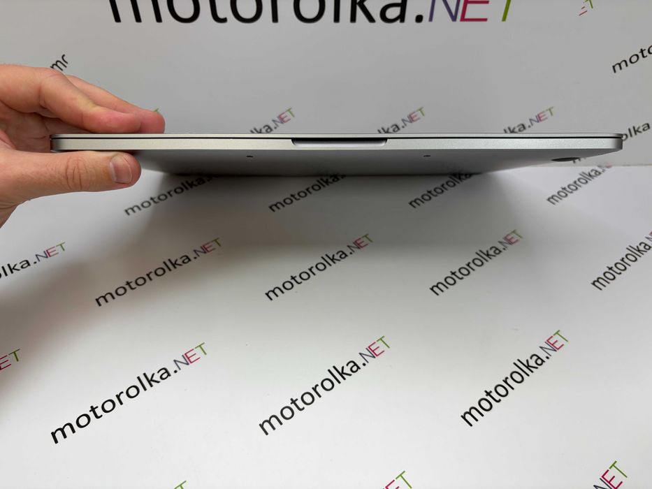 MacBook Pro 13 2019 TouchBar i5 1,4GHz 16RAM 256SSD Space Gray 4 цикла