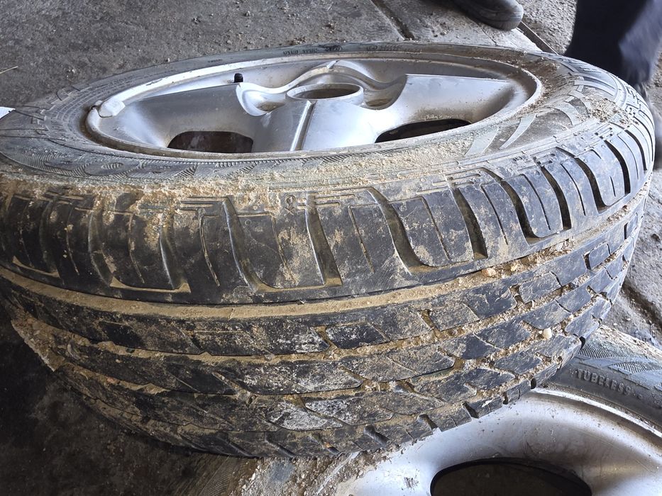 Jantes ford fiesta 185/55R14 pneus novos