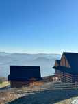 Montini - domki na szczycie góry Ochodzita z widokiem na Tatry