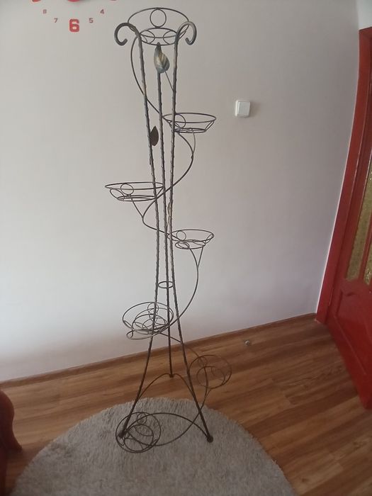 Продам  підставку для вазонів