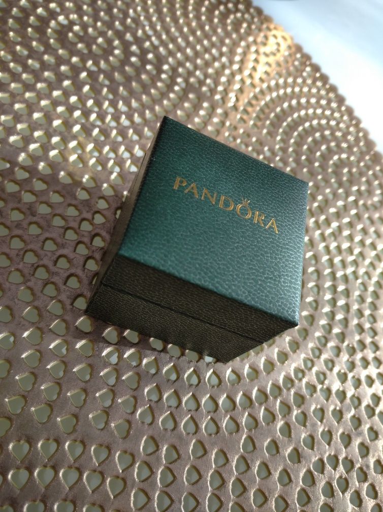 Zielone pudełeczko Pandora na pierścionek