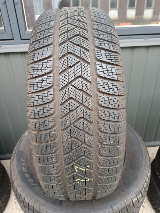 Зимові шини 235/65/17 Pirelli Scorpion Winter