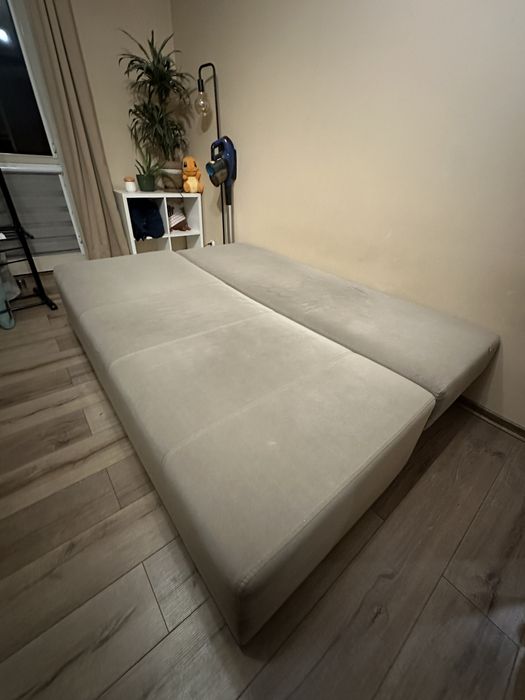 Sofa w kolorze szaro beżowym