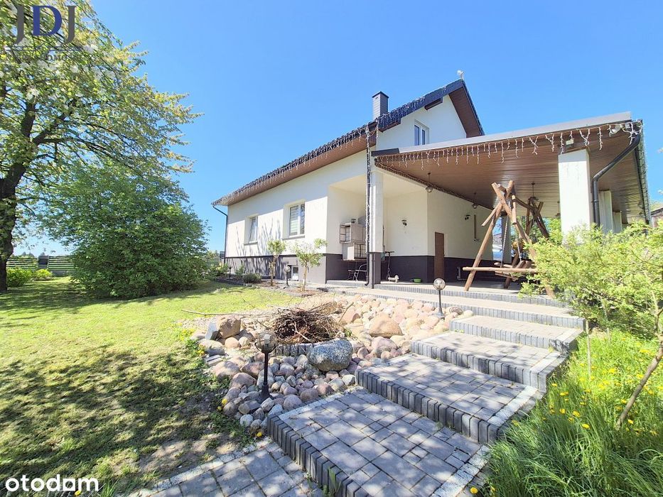 Dom na obrzeżach miasta,  oaza komfortu i stylu.