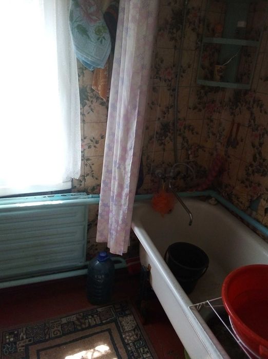 Продам половину будинка в районі Першої міської лікарні