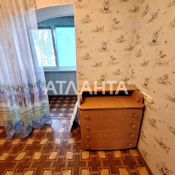 В продаже 3х комнатная с мебелью и техникой. Отличная локация.
