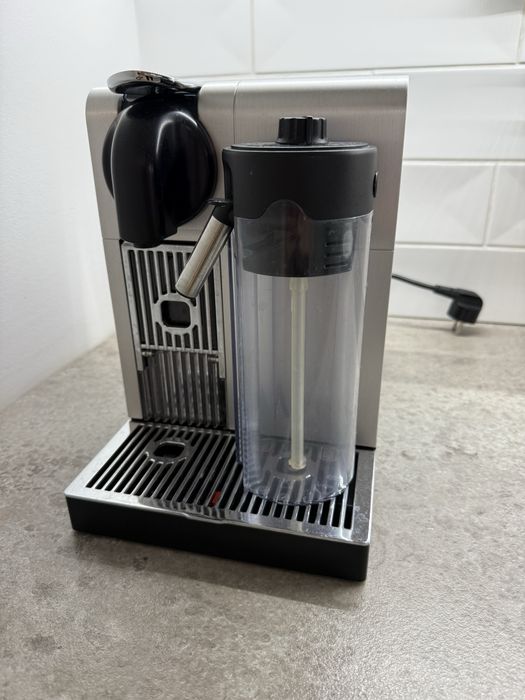 Ekspres DeLonghi nespresso Lattissima Pro EN750.MB
