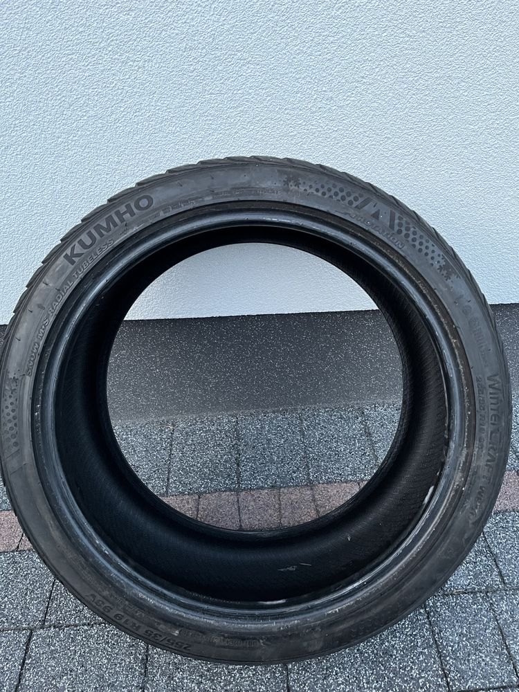 Opony zimowe Kumho 255/35R19