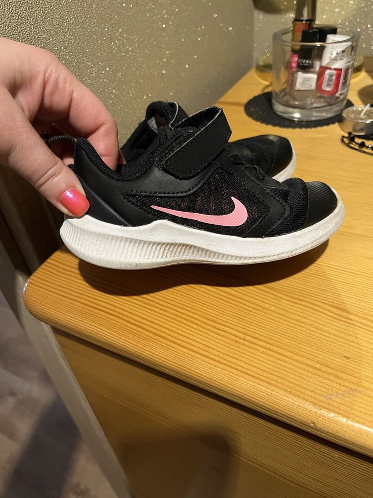 Buty Nike 26 czarno rózowe