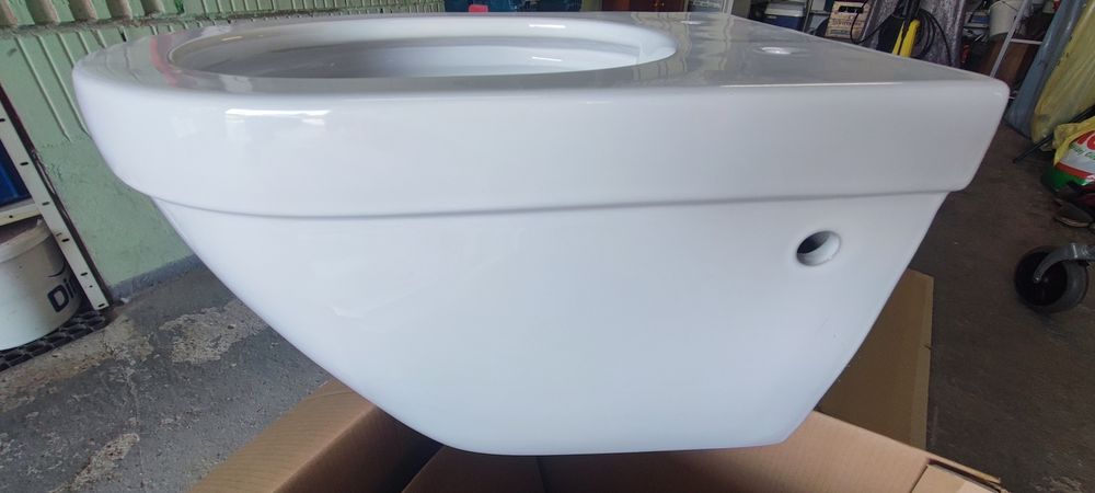 WC muszla wisząca z deską