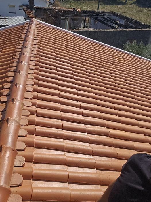 Limpeza de telhados isolamento e pintuara e exteiores